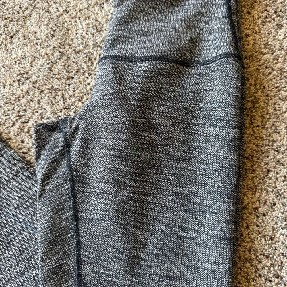 Size 4 31 inch inseam Lululemon Wunder Under high waist Legging gray